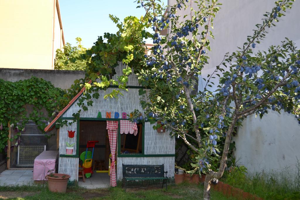 Hotel La Jacaranda SantʼAntìoco Exterior foto